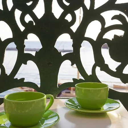 The Very Comfortable * ماكارسكا